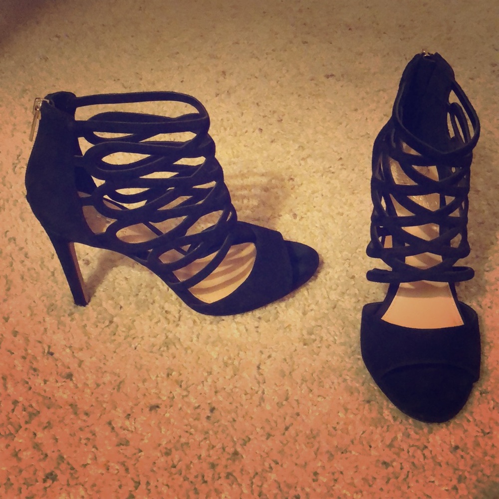Vince Camuto Black heals 7.5